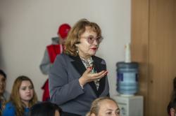 Местных производителей необходимо поддерживать, защищать и поощрять. Они обеспечивают рабочие места, зарплаты, платят пошлины и налоги, а некоторые прославляют нас в мире качественной продукцией.